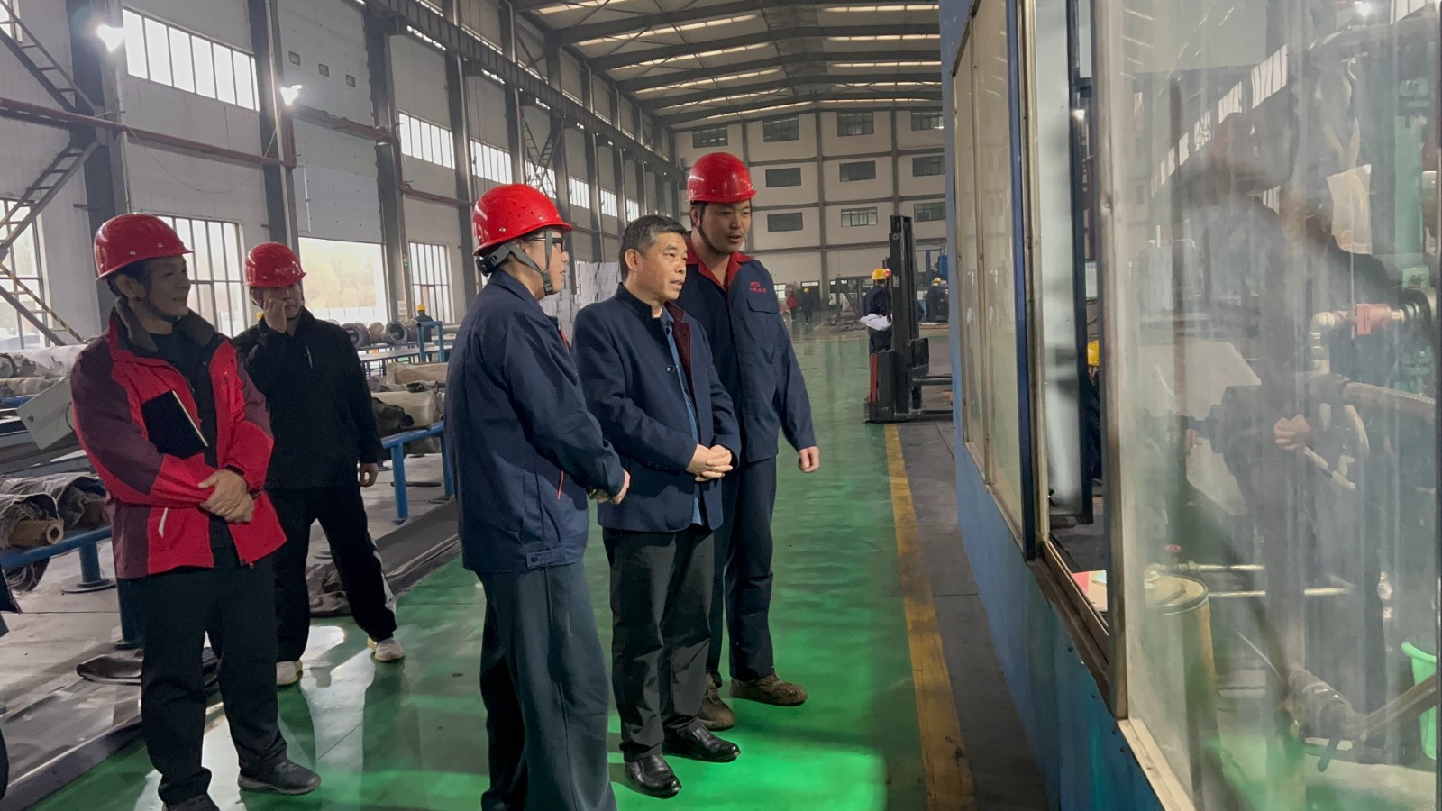 市工信局與區(qū)應(yīng)急管理局聯(lián)合檢查指導(dǎo)我司安全生產(chǎn)工作